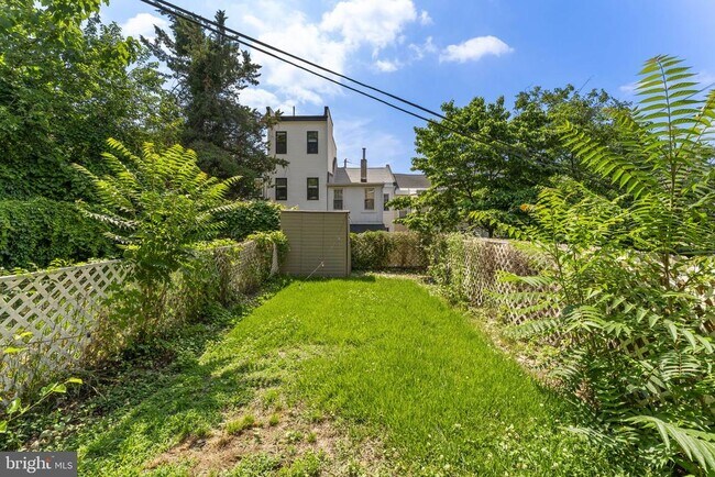Building Photo - 183 Markle St