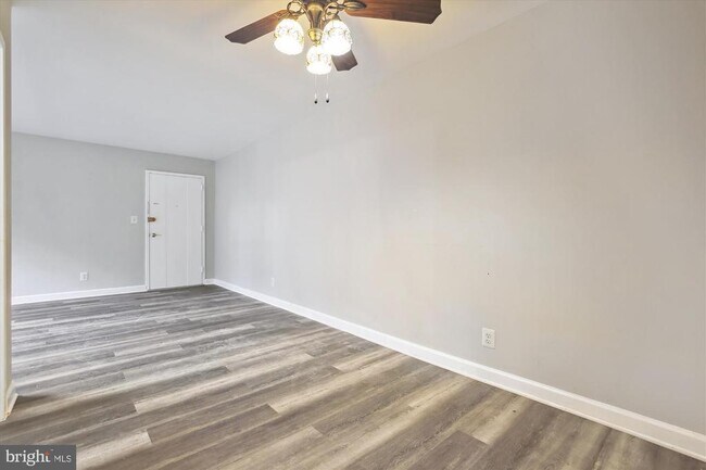 Building Photo - 2030 N Woodrow St
