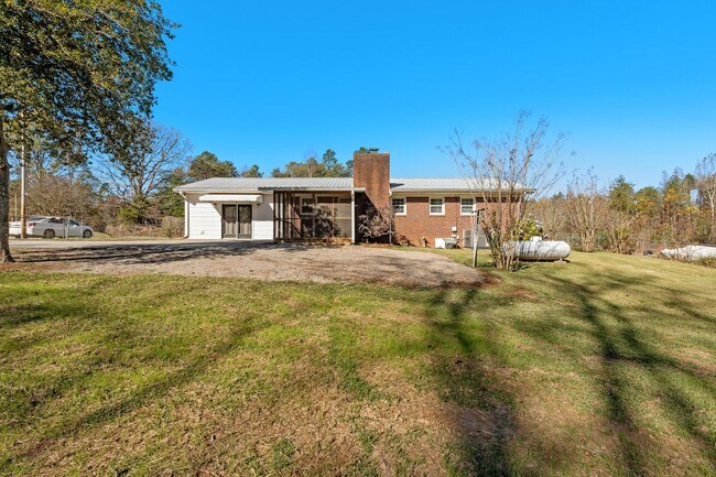 Building Photo - Charming 3 Bedrooms, 1.5 Bath Ranch Home Minutes From Lake Cooley