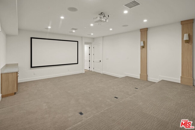 Building Photo - 306 S Anita Ave