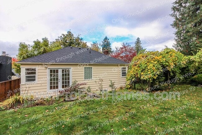 Building Photo - 616 SW Moss St