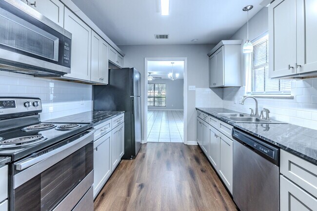 Building Photo - 6824 Edmond Ave