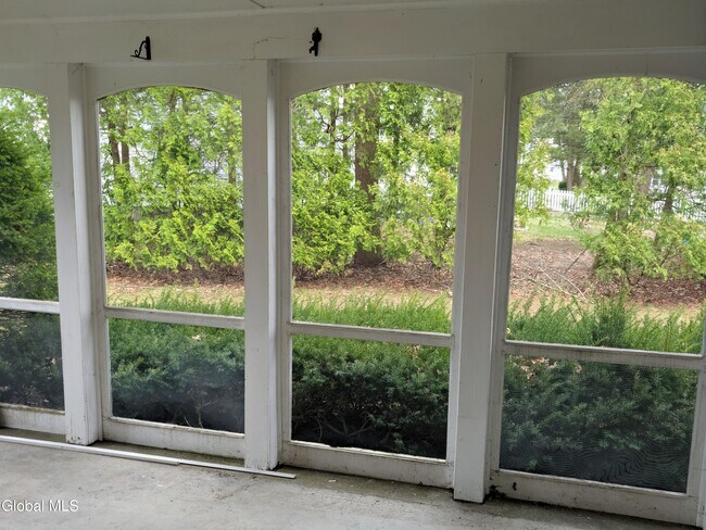 Building Photo - 1556 Dean St