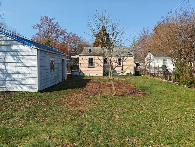 Building Photo - 2 bedroom home