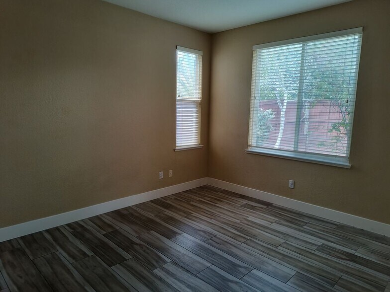 Building Photo - 6439 Cormorant Cir