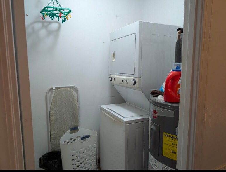 In unit laundry - 200 Market St