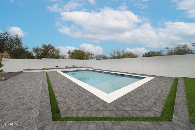 Building Photo - 8156 E Questa Rd