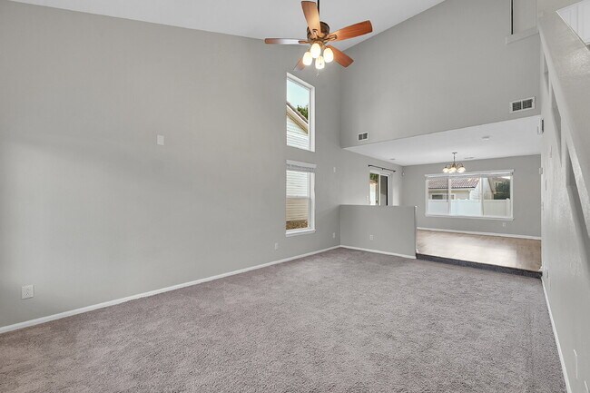 Building Photo - $2,695.00, 3 bed, 2.5 bath located in Denver.