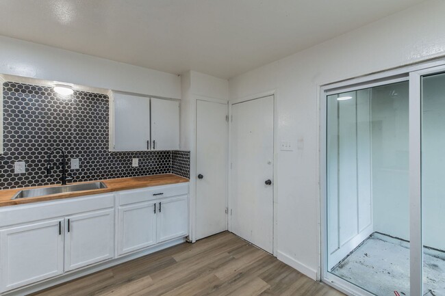 Building Photo - Remodeled 2BR Home w/ Fenced Yard – Only $1395