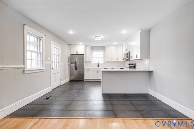 Building Photo - 1004 W 49th St