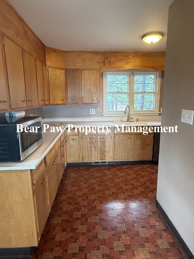 Building Photo - Views for Miles!!