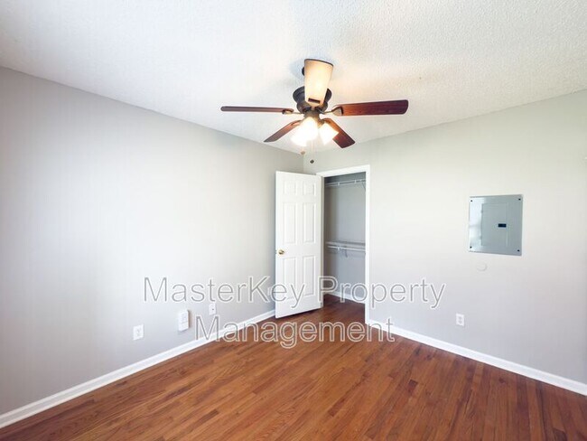 Building Photo - 4220 Old Brick Ct