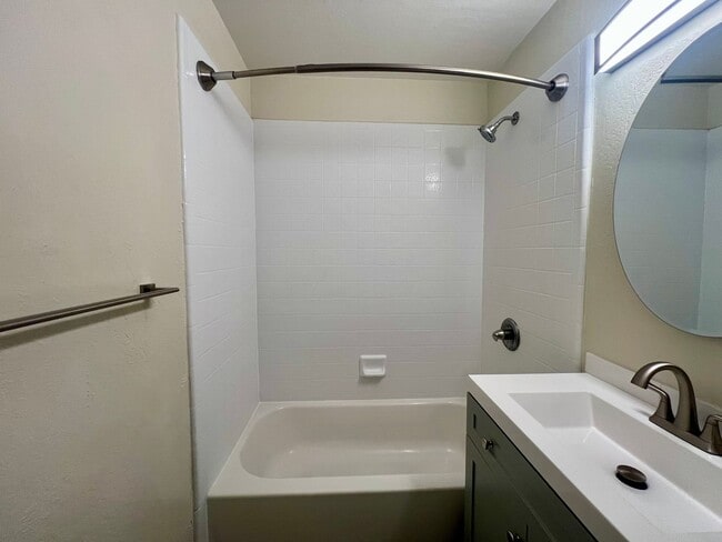 Building Photo - Renovated 2-bedroom, 1-bath Unit