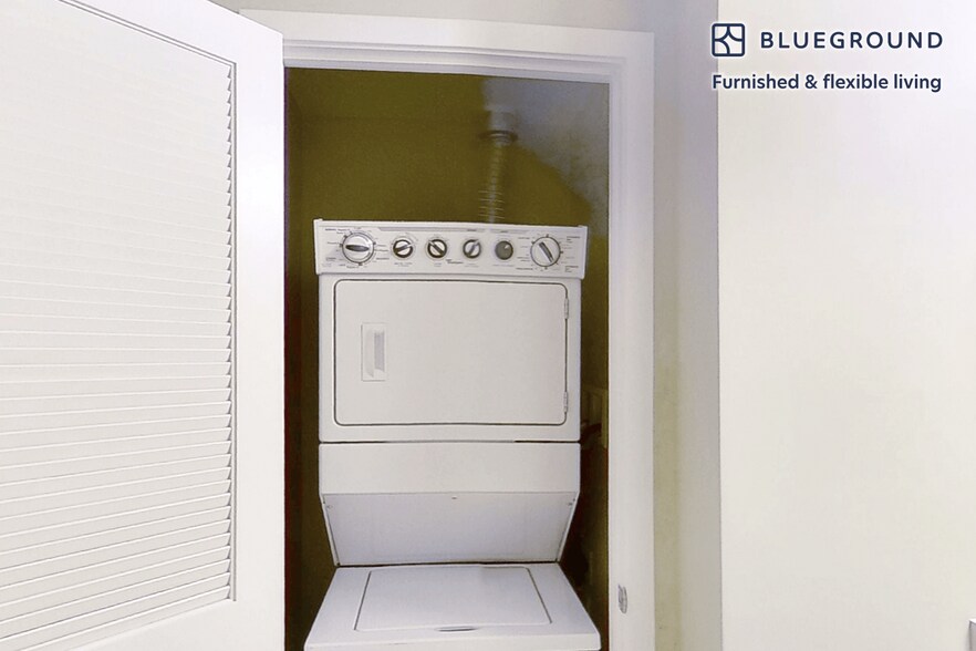 Building Photo - 77 Exeter St