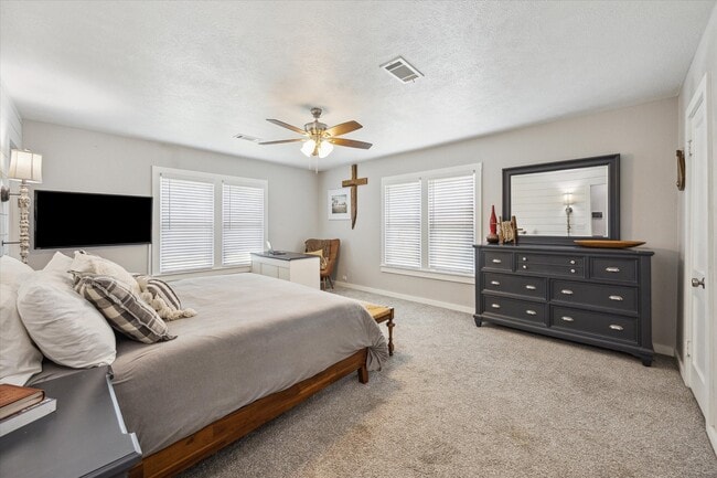 Building Photo - 711 S Tesch St