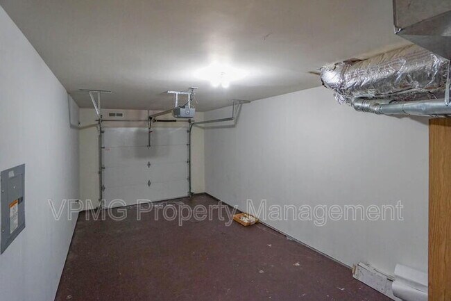 Building Photo - 5502 NE 89th Ave