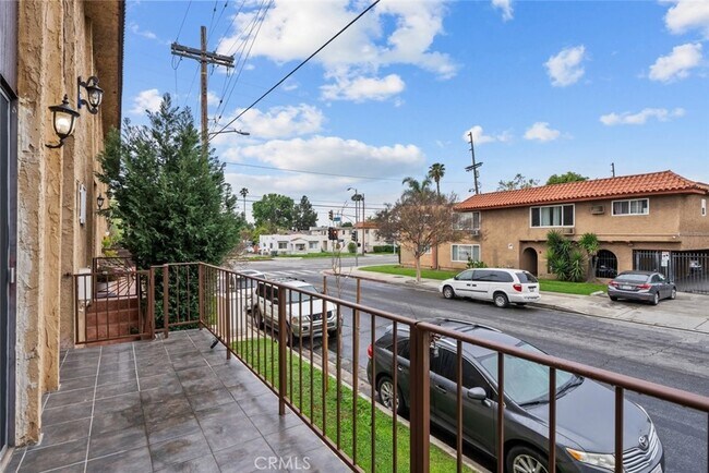 Building Photo - 13861 Vanowen St