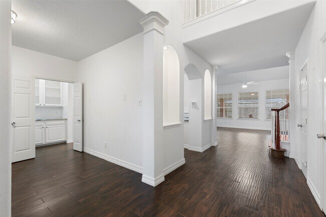 Building Photo - 9023 Eaglecove Dr