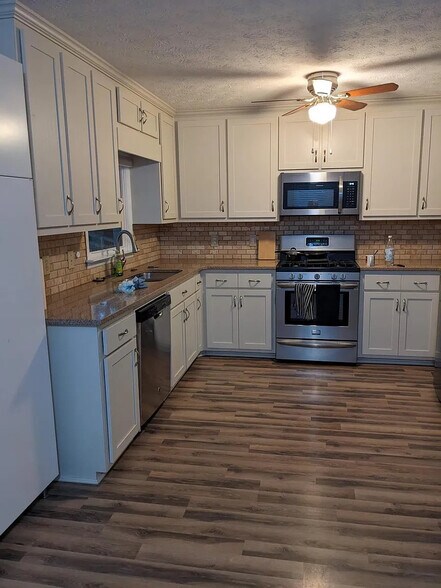 Building Photo - Room in Single Family Home on Karl Ct