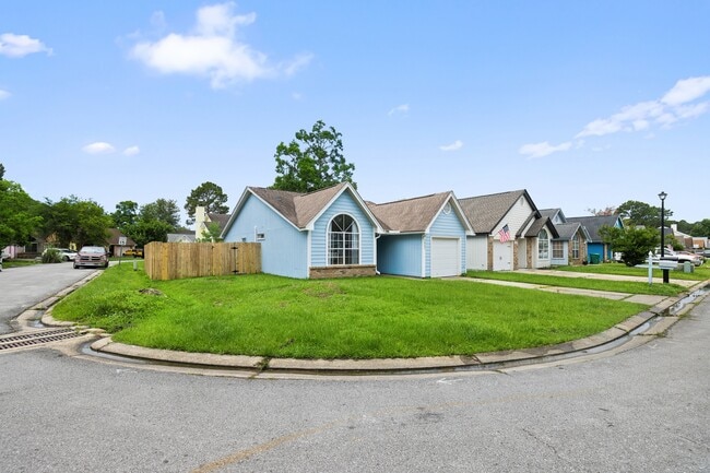 Building Photo - 3045 Yorktown Cir