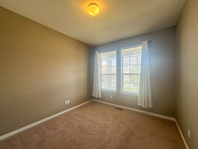 Building Photo - 4bd house in a heart of Dove Village!