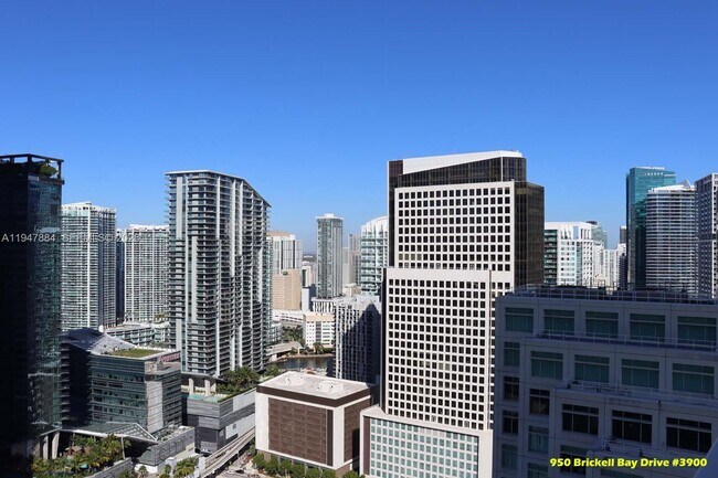 Building Photo - 950 Brickell Bay Dr