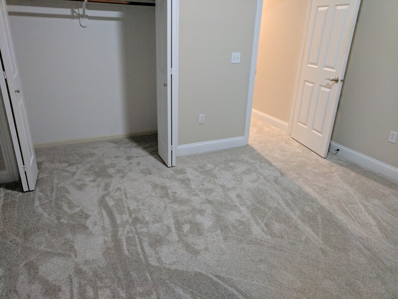 Building Photo - 306 Southwest Carriage Drive