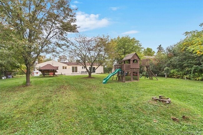 Building Photo - 1467 Goshen Turnpike