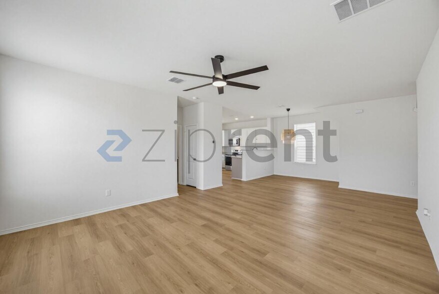 Building Photo - Unit