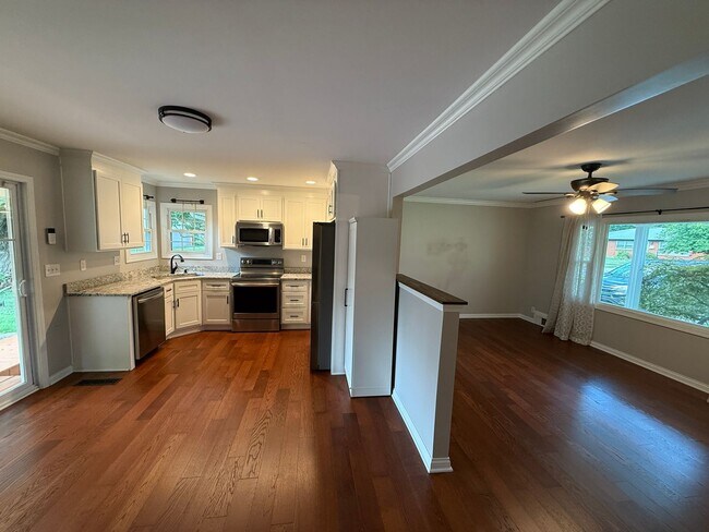 Building Photo - REMODELED 4-BEDROOM HOME W/FENCED YARD