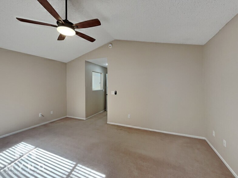 Building Photo - 1576 Reno View Dr