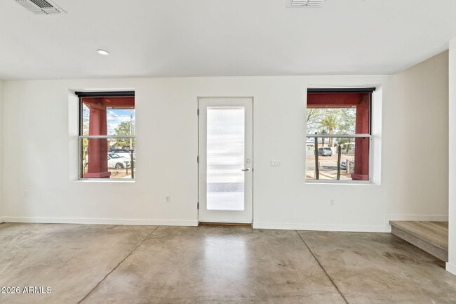 Building Photo - 1337 E Polk St