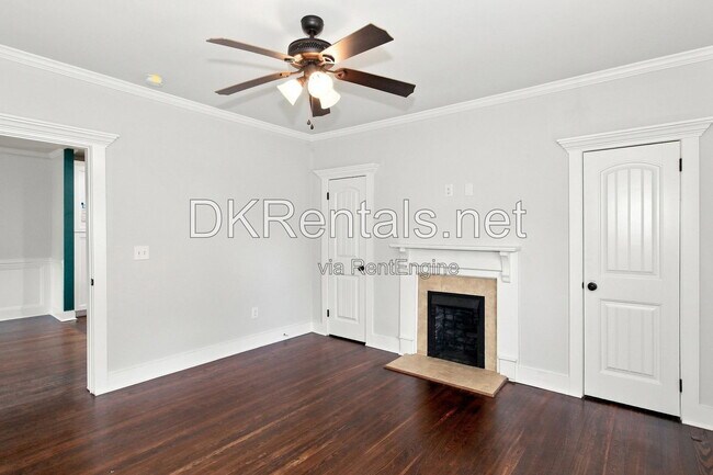 Building Photo - 1845 Vesta Ave