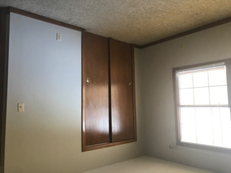 Building Photo - 801 Sky Blue Dr