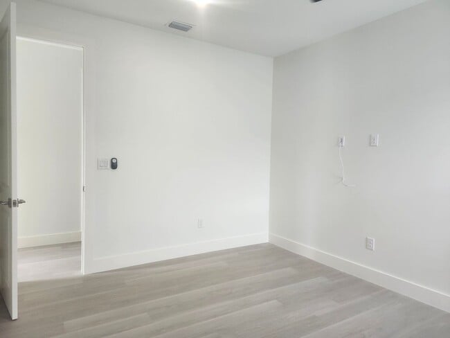 Building Photo - Brand New Duplex