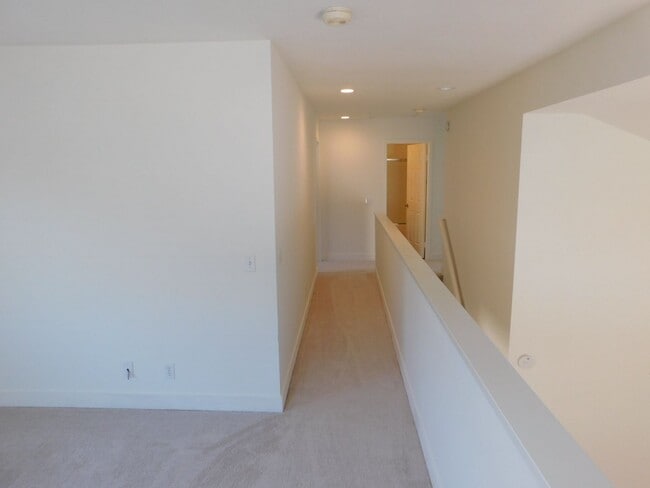 Building Photo - Beautiful 3 BD + Loft 2.5 BA Two Story SFR, close to The Marketplace!