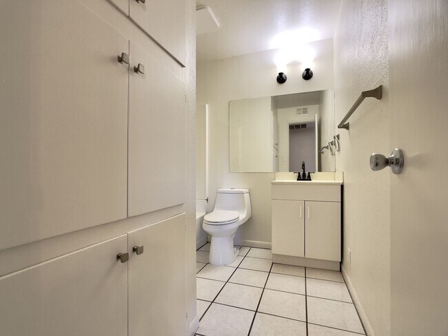 Building Photo - 1913 E El Parque Dr