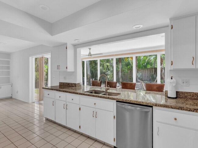 Building Photo - 1425 Treasure Cove Ln