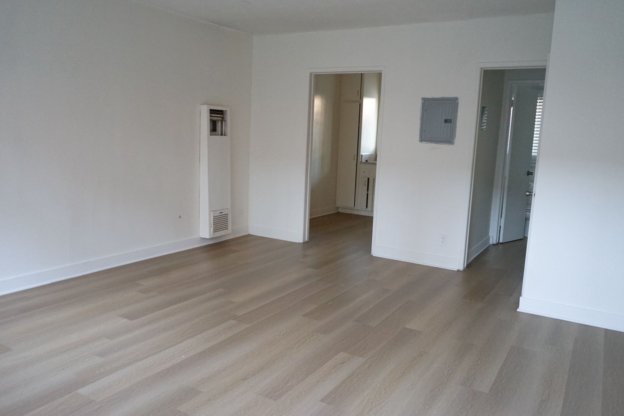 Building Photo - 15810 Vanowen St