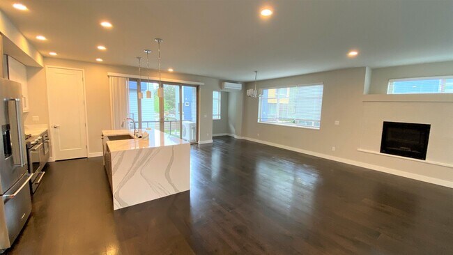 Building Photo - Modern 4BR Townhome in Prime Bellevue | AC | Bellevue Schools | Minutes to Microsoft