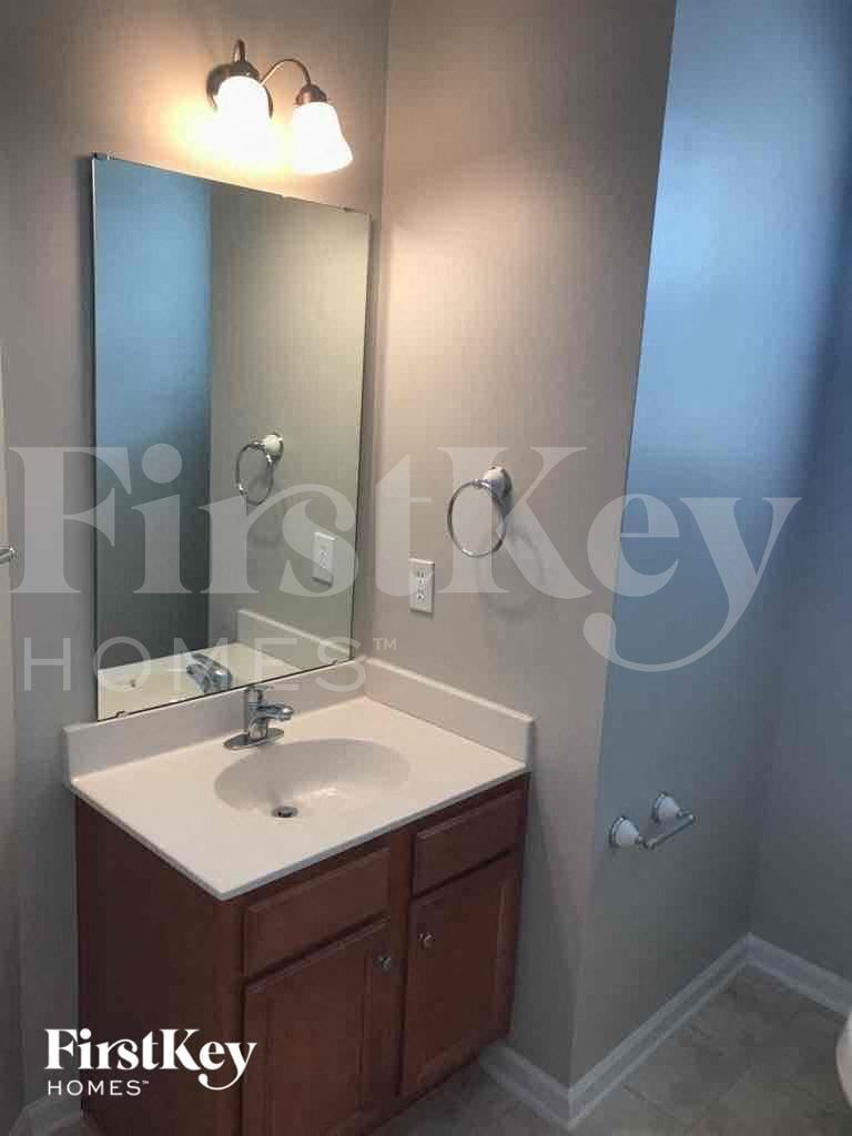 Building Photo - 4065 Eastford Court