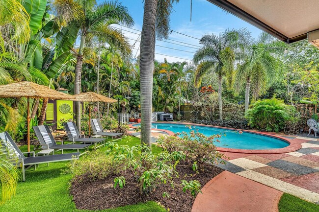 Building Photo - 1336 NE 14th Ave