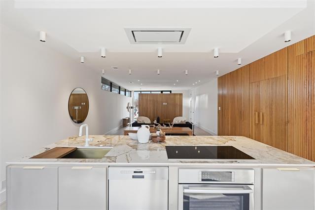 Building Photo - 6822 Victoria Ave