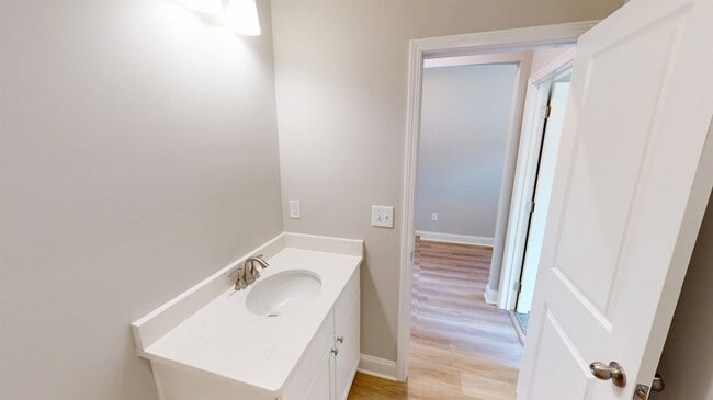 Building Photo - 1060 Moen Lp