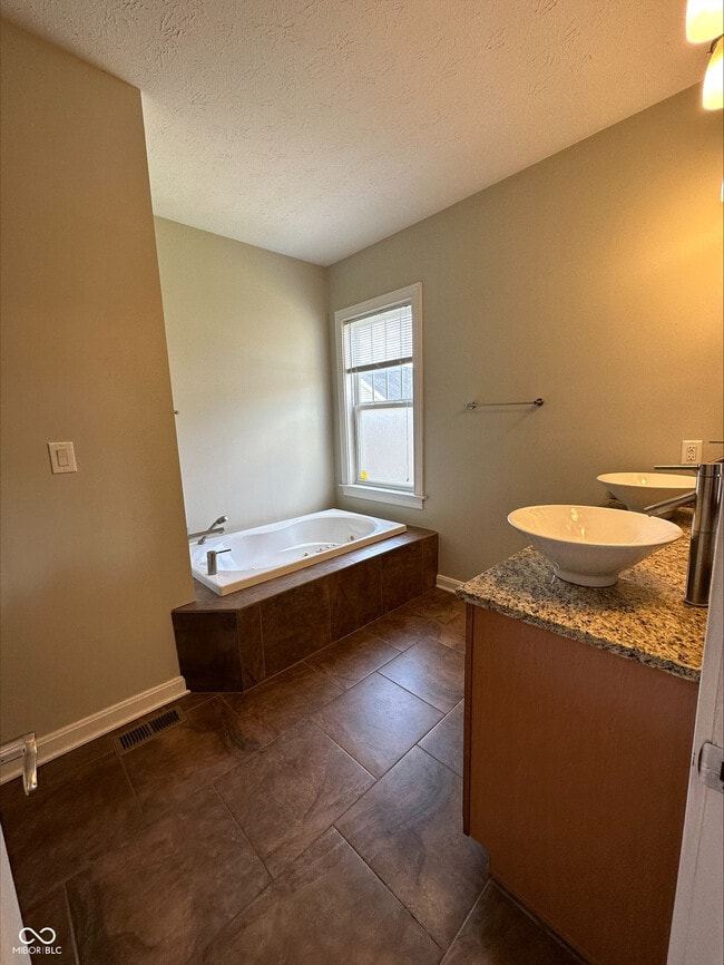 Building Photo - 1720 Yandes St