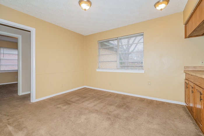 Building Photo - 206 Valencia Dr