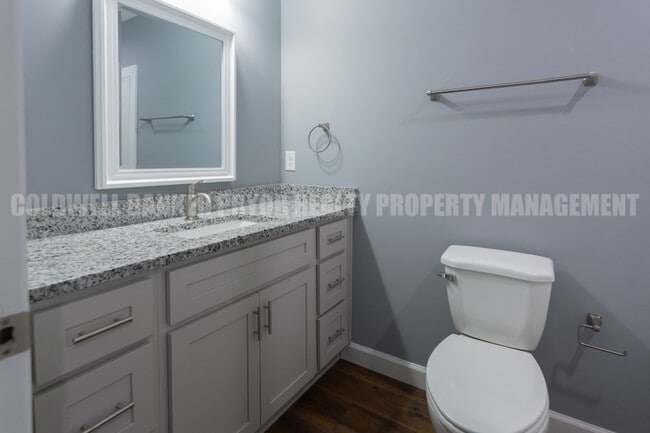 Building Photo - 360 Main St