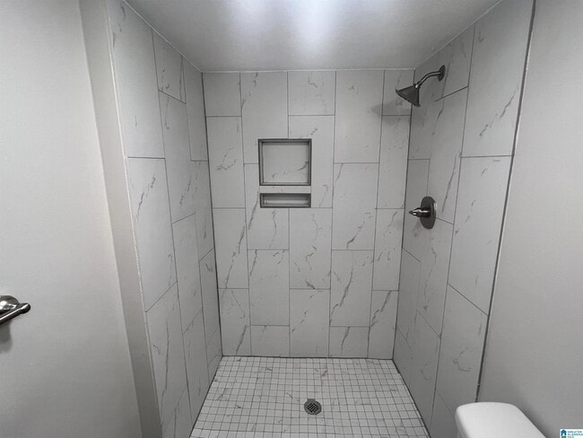 Building Photo - 3101 Lorna Rd