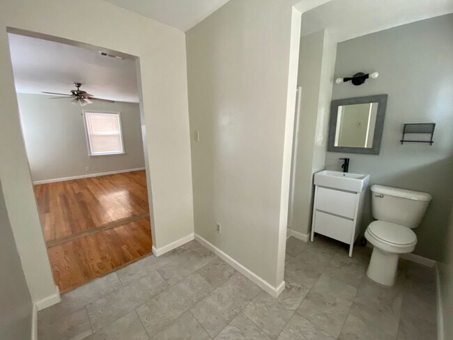 Building Photo - Move in special 2nd months rent $350 off