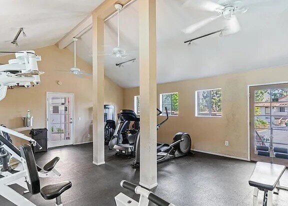 Building Photo - 1 Bedroom Gem in Carmel Valleys Top Notch ...